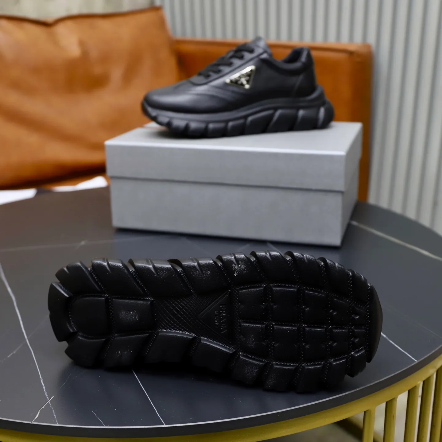 Ex-factory price: 700💰Top original order Brand: PRADA (Prada) Standard code: Men's size 38/44 (45 can be customized) Grade: Same as the official website Material: Original cowhide stitching, cowhide lining, original combination two-color wear-resistant soft outsole Style category: casual sports version, young fashion, European and American trend, British style Color: actual picture color
